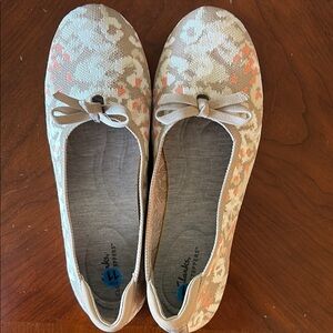 Woman’s size 11 Clarks‎ shoes